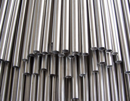 Stainless steel pipes for oil cracking